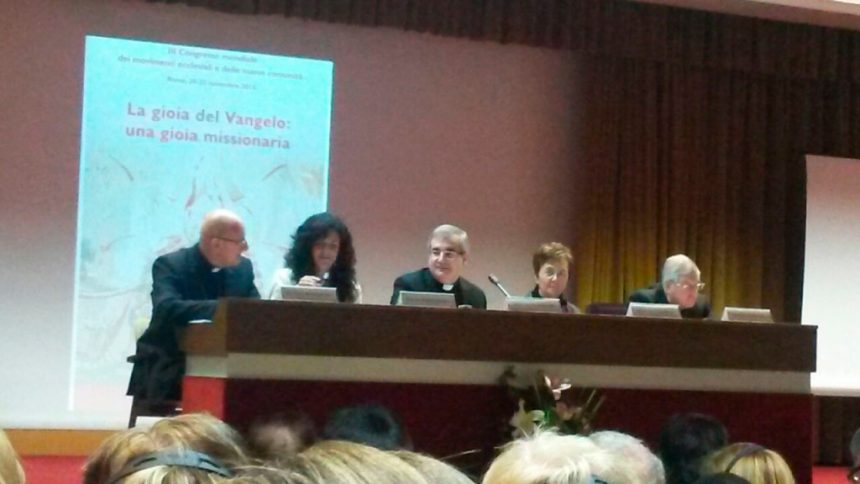 Le Troisième Congrès des Mouvements Ecclésiaux et des nouvelles communautés se poursuit Le Troisième Congrès des Mouvements Ecclésiaux et des nouvelles communautés se poursuit